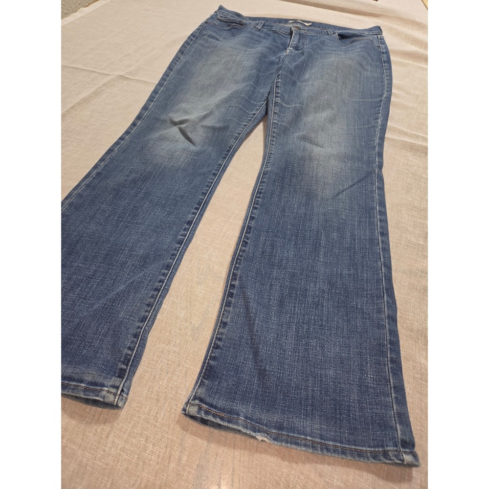 Levis Curvy Bootcut Jeans Womens 34 Medium Wash Blue Denim Mid Rise Stretch - Picture 2 of 11